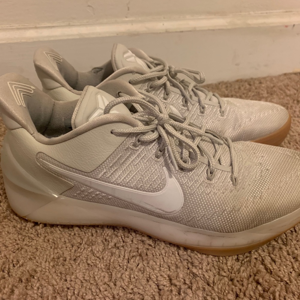 Nike Kobe Men's Bone Size 8